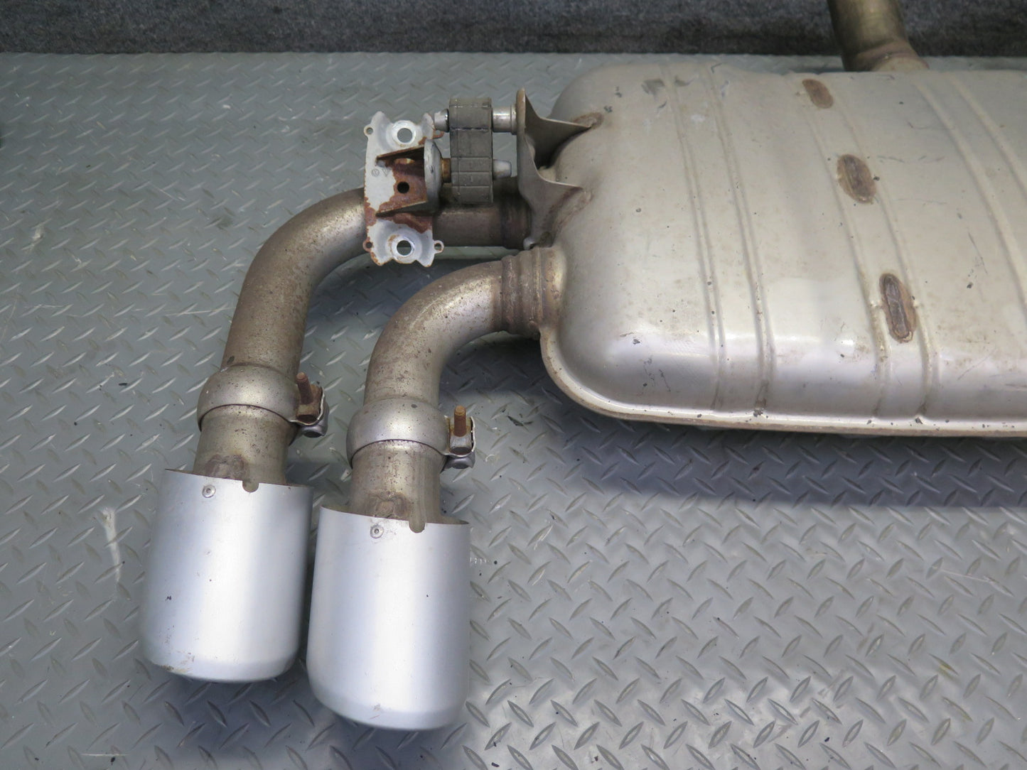 2011-2014 Porsche Cayenne 958 4.8L Turbo Rear Dual Exhaust Muffler W/ Tips 66K