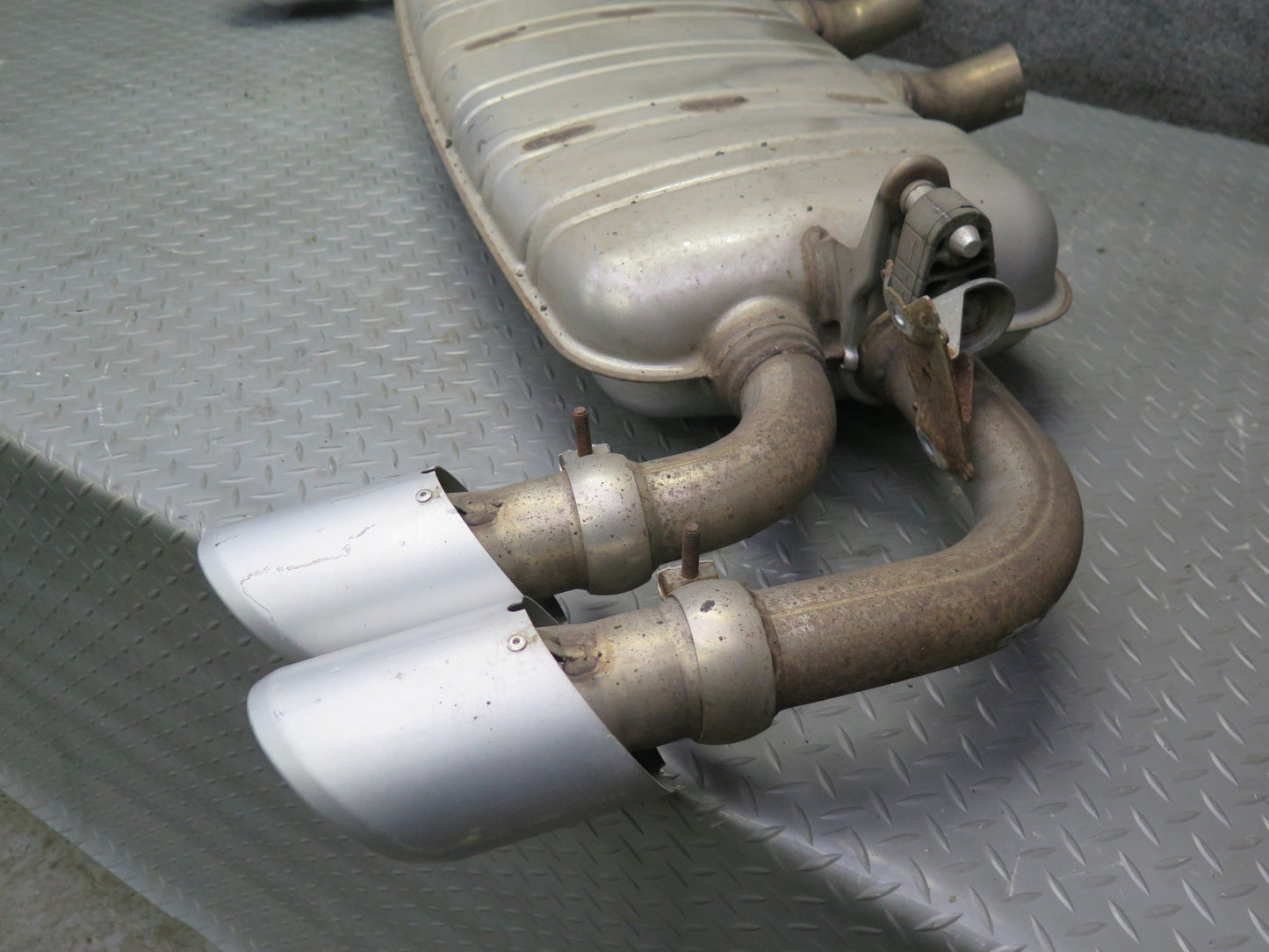 2011-2014 Porsche Cayenne 958 4.8L Turbo Rear Dual Exhaust Muffler W/ Tips 66K