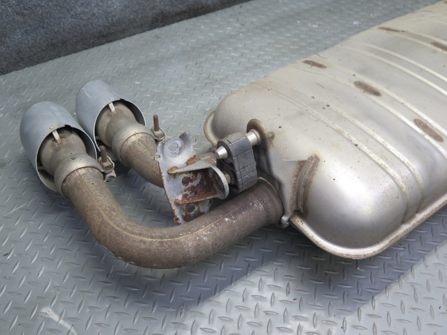 2011-2014 Porsche Cayenne 958 4.8L Turbo Rear Dual Exhaust Muffler W/ Tips 66K