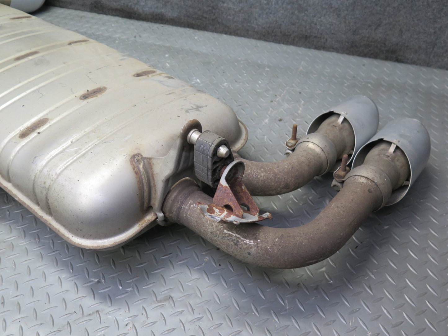 2011-2014 Porsche Cayenne 958 4.8L Turbo Rear Dual Exhaust Muffler W/ Tips 66K