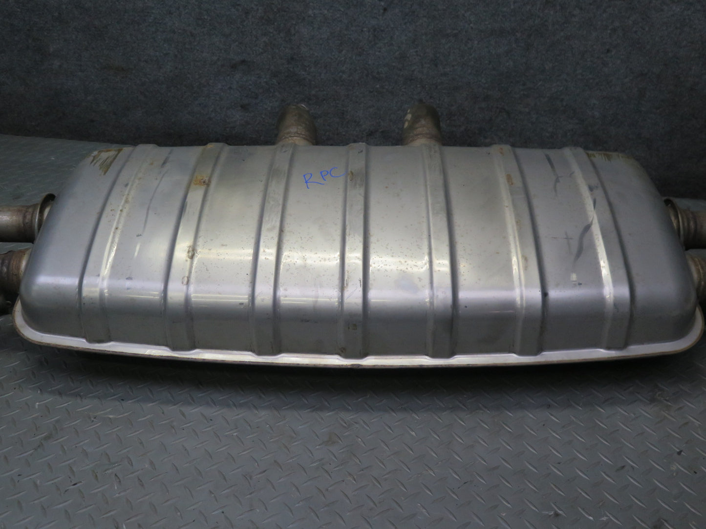 2011-2014 Porsche Cayenne 958 4.8L Turbo Rear Dual Exhaust Muffler W/ Tips 66K