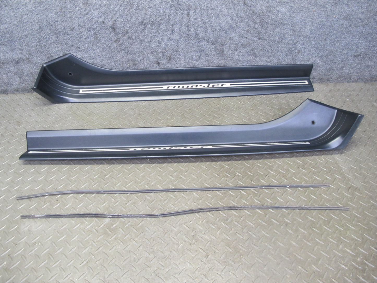 96-02 BMW E36/7 Z3 Roadster Set of 2 Door Scuff Sill Step Trim Plate w Seals OEM