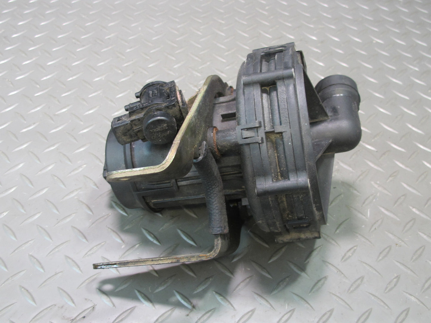 99-03 VW Eurovan T4 2.8L Secondary Air Injection Smog Pump OEM