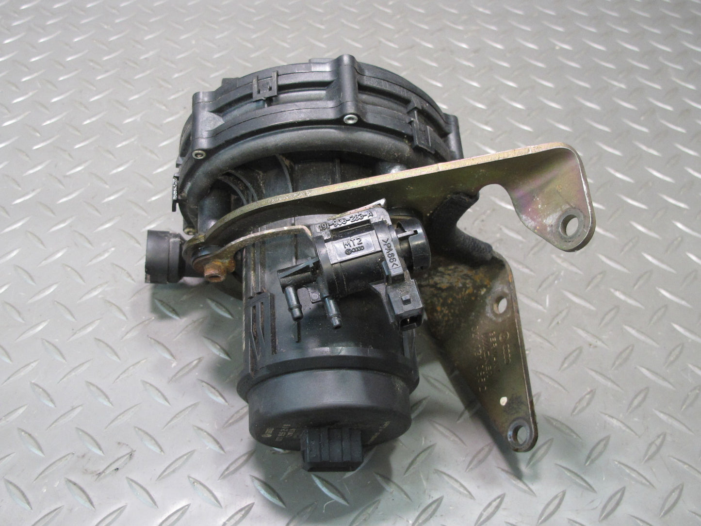 99-03 VW Eurovan T4 2.8L Secondary Air Injection Smog Pump OEM