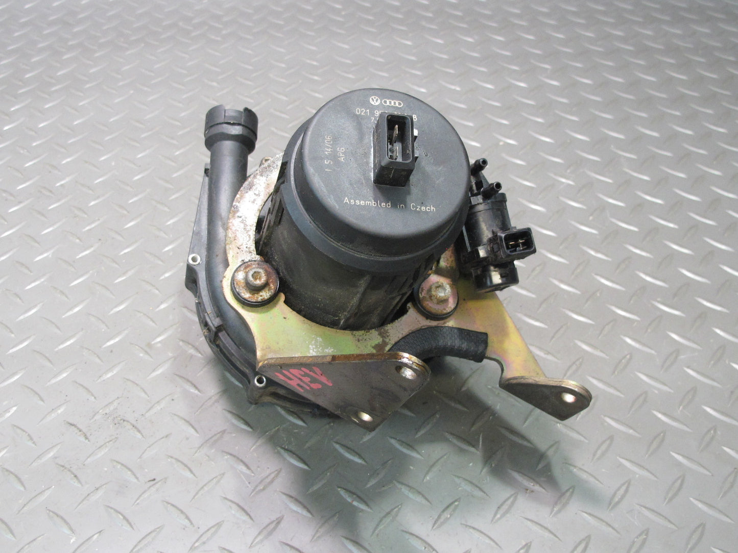 99-03 VW Eurovan T4 2.8L Secondary Air Injection Smog Pump OEM