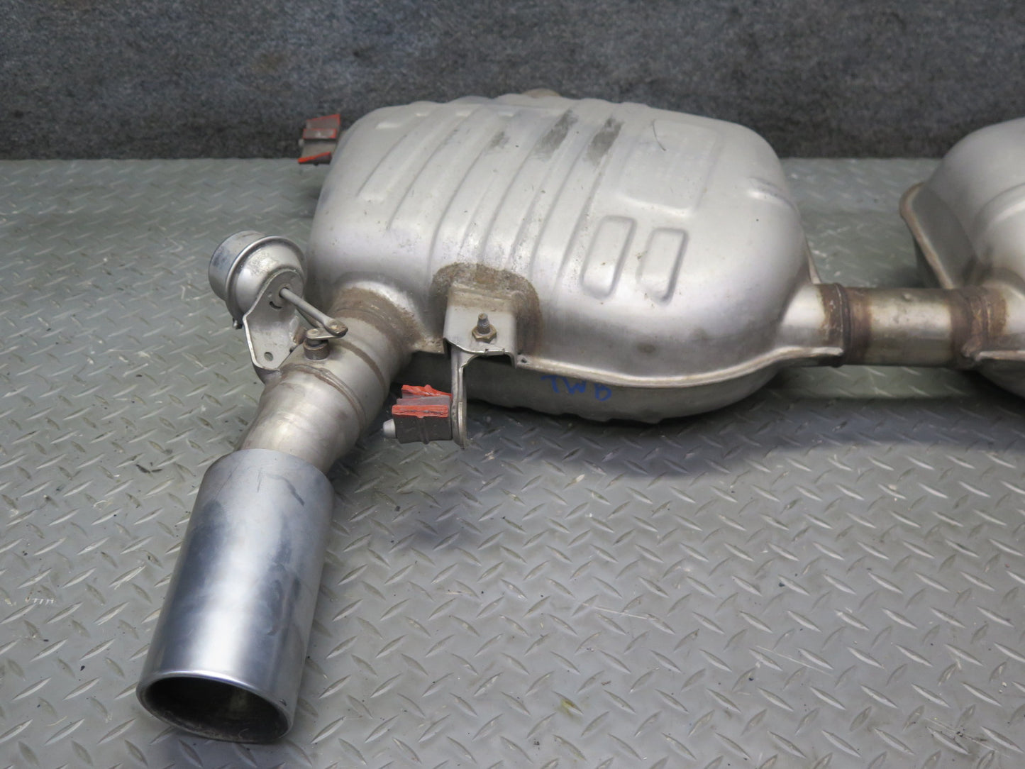 07-10 BMW E92 E93 335i N54 Set of 2 Rear Left  & Right Exhaust Muffler 64K OEM