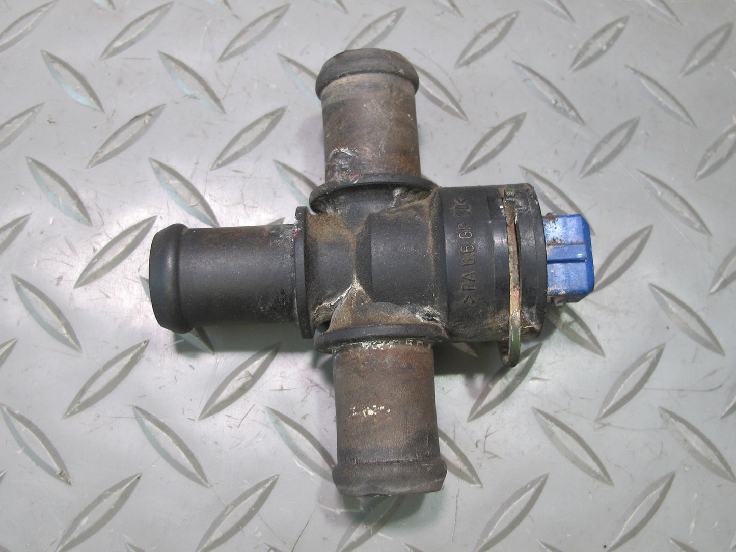 99-00 VW Eurovan T4 2.8L Engine Cooling Hose Flange Splitter Adapter OEM