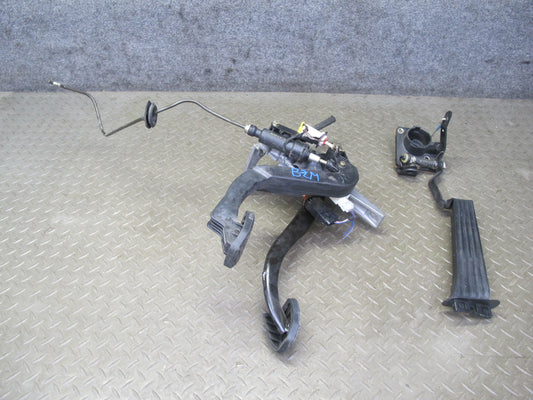 98-02 BMW E36/7 Z3 M44 M52 MT Gas Brake Clutch Pedal w Input Clutch Cylinder OEM