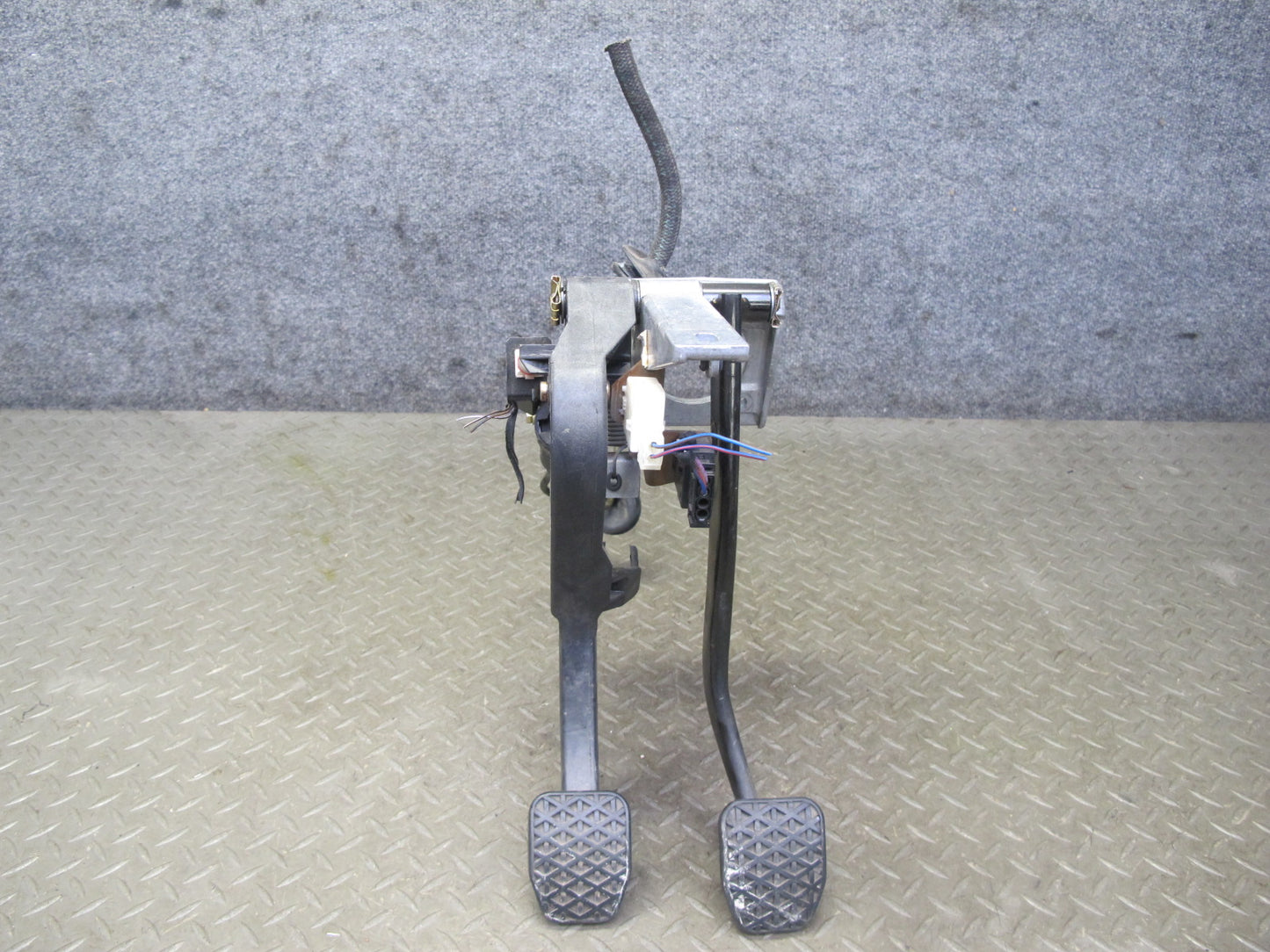 98-02 BMW E36/7 Z3 M44 M52 MT Gas Brake Clutch Pedal w Input Clutch Cylinder OEM