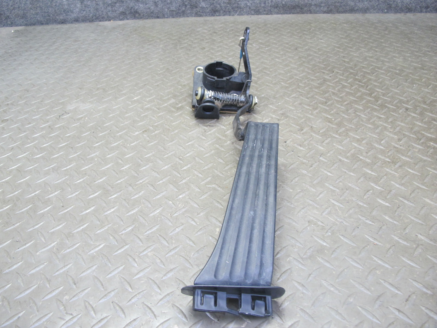 98-02 BMW E36/7 Z3 M44 M52 MT Gas Brake Clutch Pedal w Input Clutch Cylinder OEM