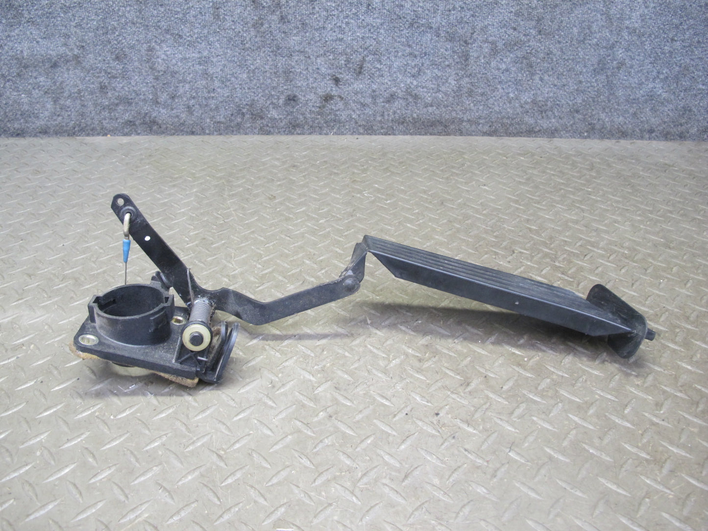 98-02 BMW E36/7 Z3 M44 M52 MT Gas Brake Clutch Pedal w Input Clutch Cylinder OEM