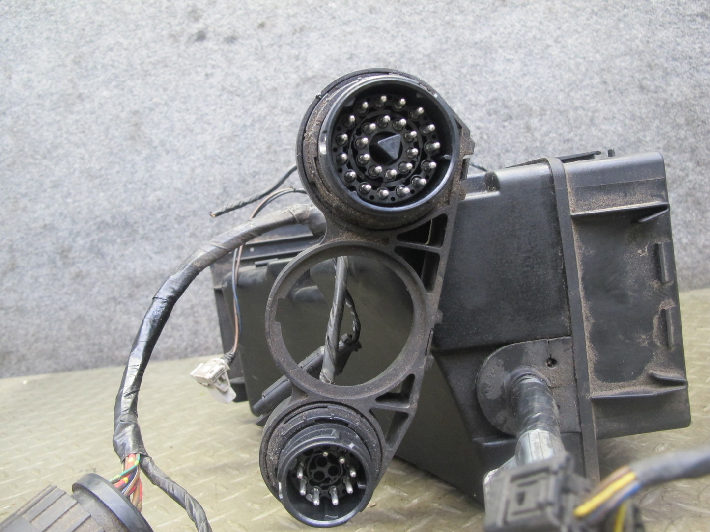 1998 BMW E36/7 Z3 1.9L M44 Under Hood Junction Relay Fuse Box w Wiring Assy OEM