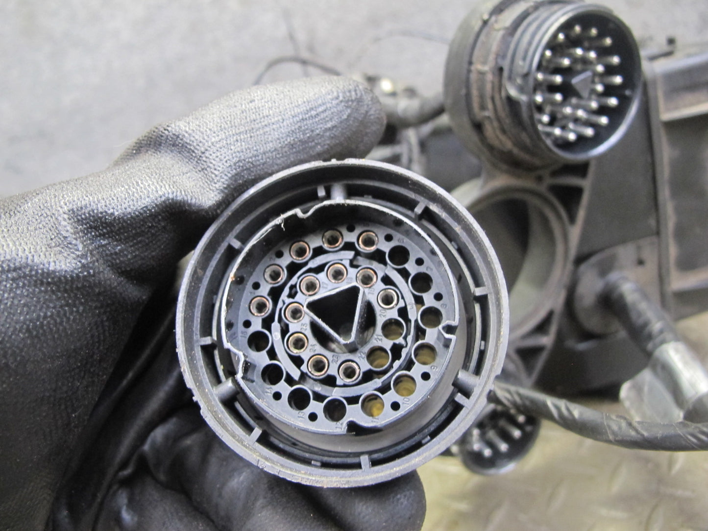 1998 BMW E36/7 Z3 1.9L M44 Under Hood Junction Relay Fuse Box w Wiring Assy OEM