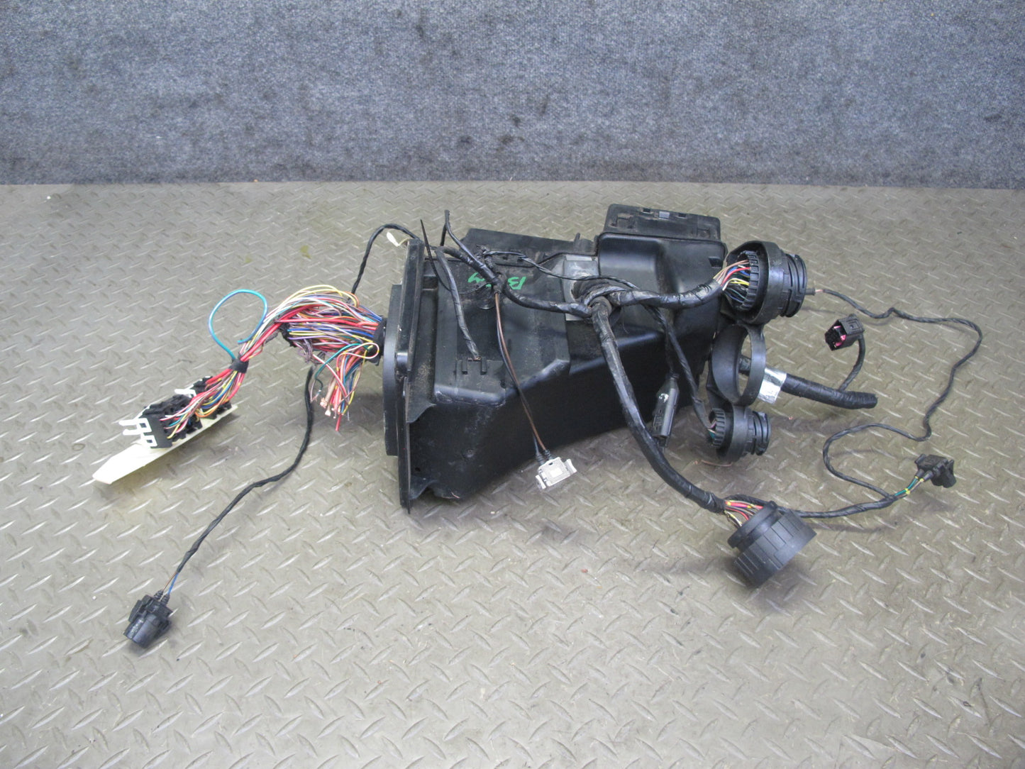 1998 BMW E36/7 Z3 1.9L M44 Under Hood Junction Relay Fuse Box w Wiring Assy OEM