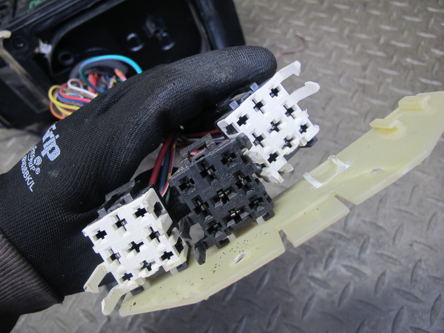 1998 BMW E36/7 Z3 1.9L M44 Under Hood Junction Relay Fuse Box w Wiring Assy OEM