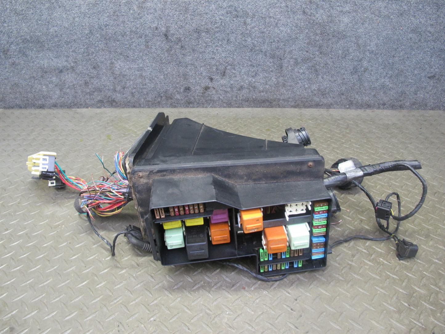 1998 BMW E36/7 Z3 1.9L M44 Under Hood Junction Relay Fuse Box w Wiring Assy OEM