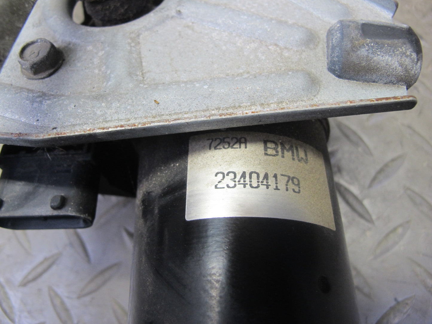 96-02 BMW E36/7 Z3 Windshield Wiper Transmission Linkage w Motor OEM