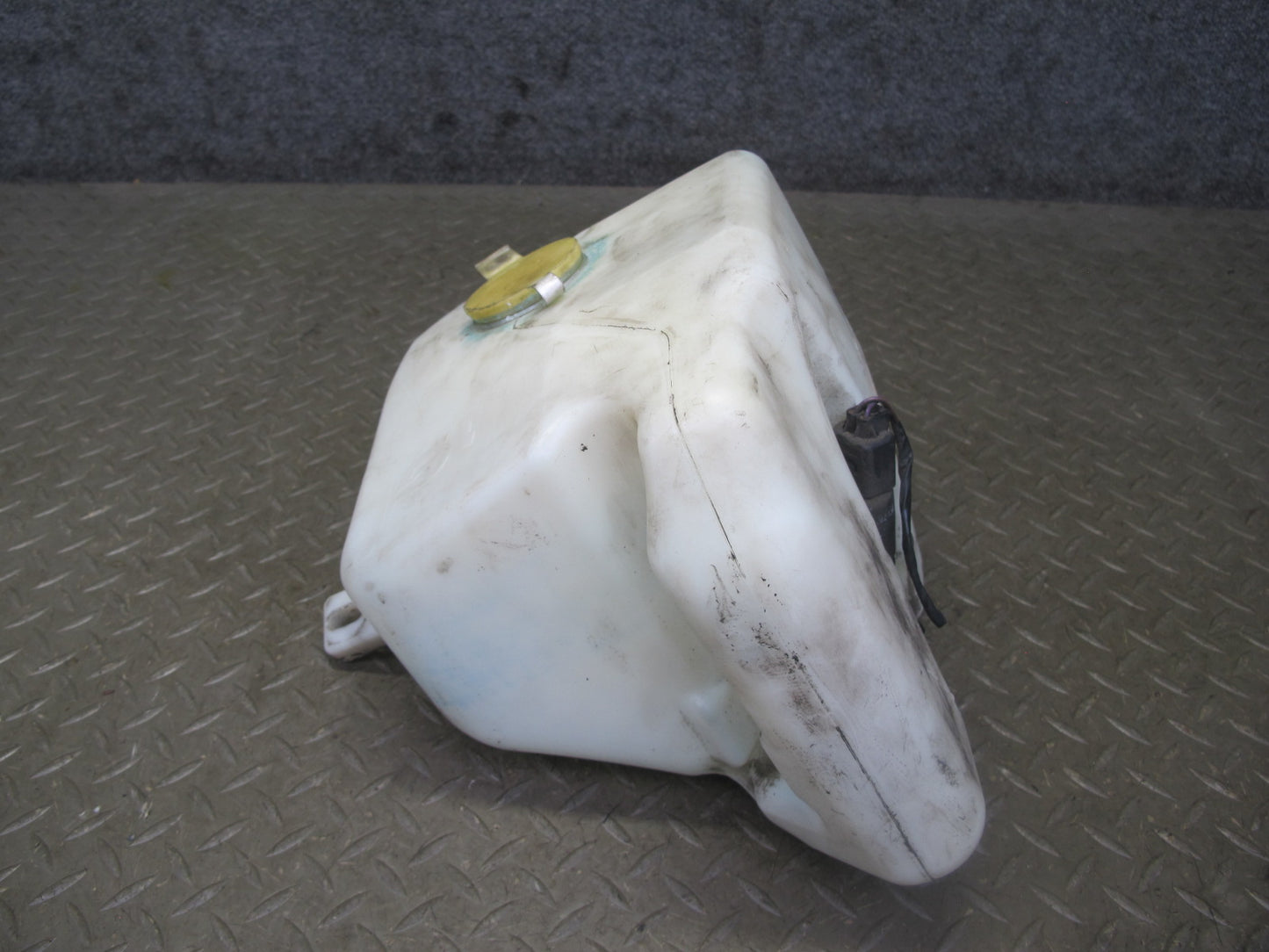 96-98 BMW E36/7 Z3 Windshied Washer Fluid Reservoir Tank 5L w Pump OEM