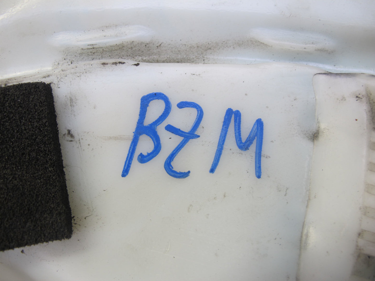 96-98 BMW E36/7 Z3 Windshied Washer Fluid Reservoir Tank 5L w Pump OEM
