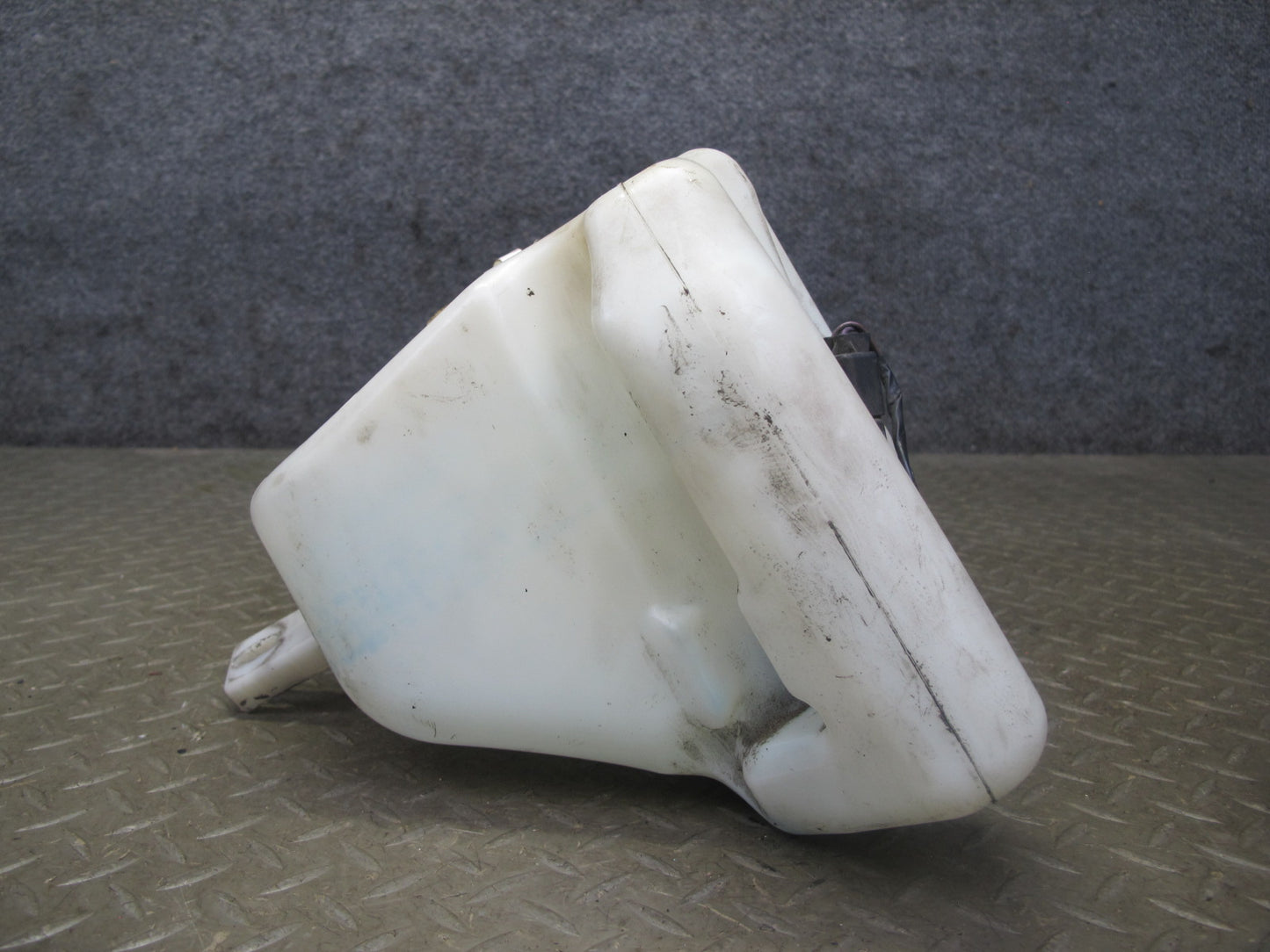 96-98 BMW E36/7 Z3 Windshied Washer Fluid Reservoir Tank 5L w Pump OEM