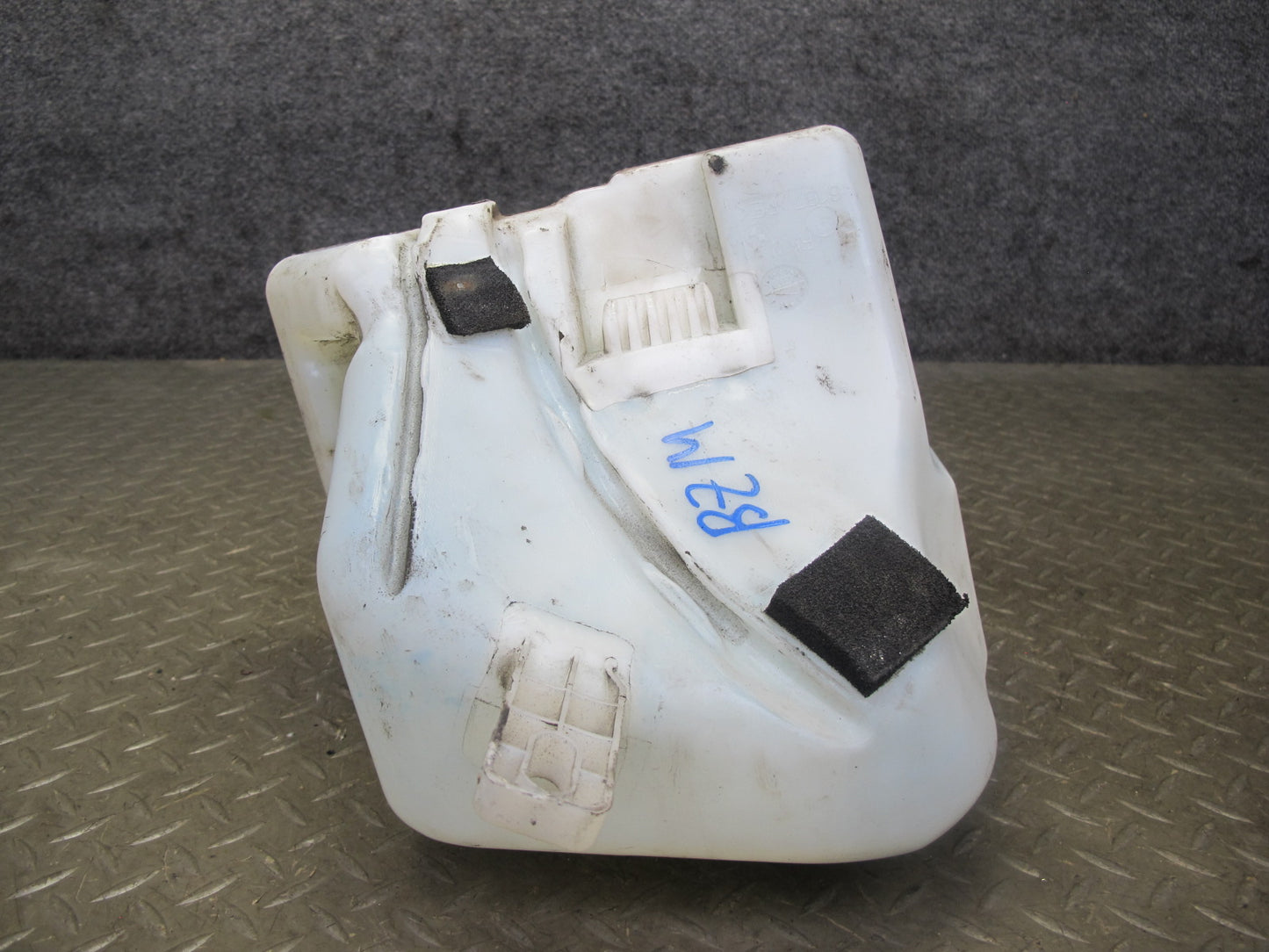 96-98 BMW E36/7 Z3 Windshied Washer Fluid Reservoir Tank 5L w Pump OEM