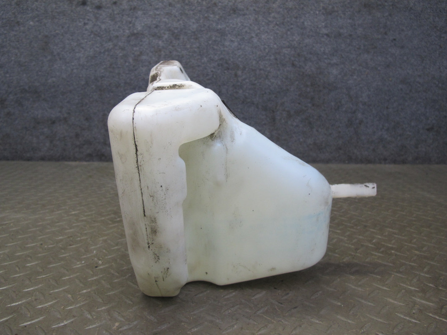 96-98 BMW E36/7 Z3 Windshied Washer Fluid Reservoir Tank 5L w Pump OEM