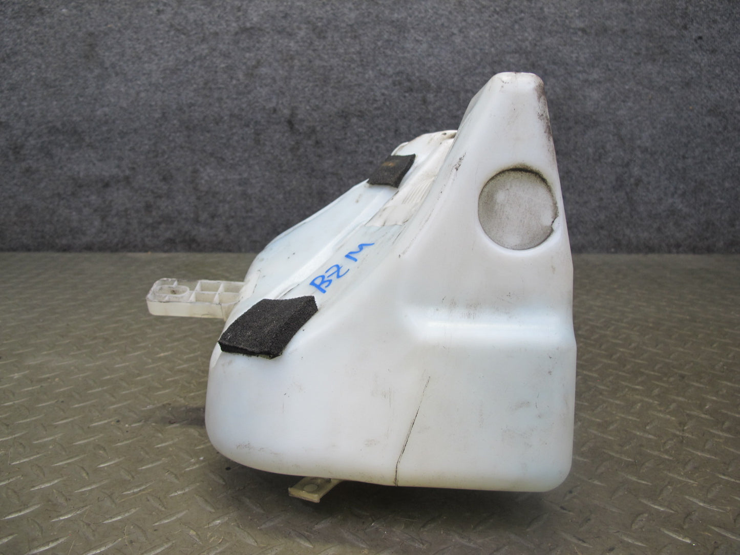 96-98 BMW E36/7 Z3 Windshied Washer Fluid Reservoir Tank 5L w Pump OEM