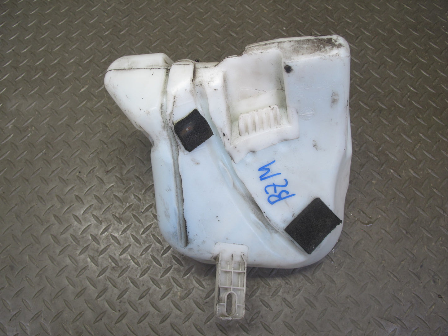 96-98 BMW E36/7 Z3 Windshied Washer Fluid Reservoir Tank 5L w Pump OEM