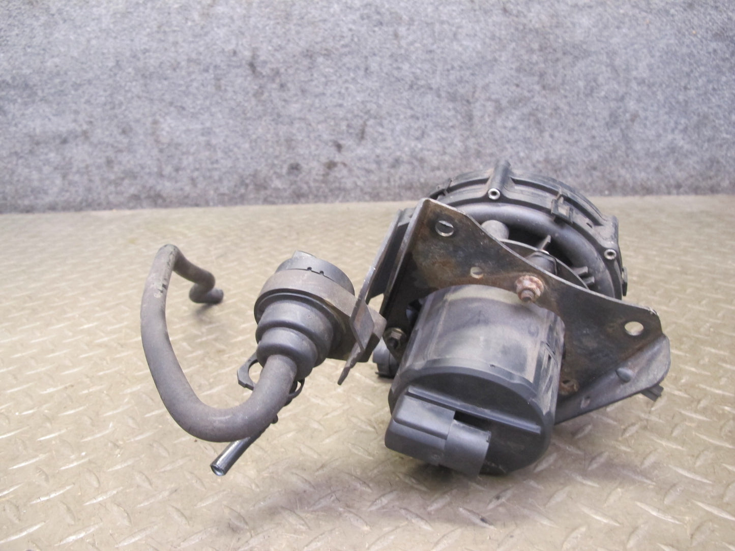 96-99 BMW E36/7 Z3 1.9L M44 Engine Secondary Air Injection Smog Pump OEM