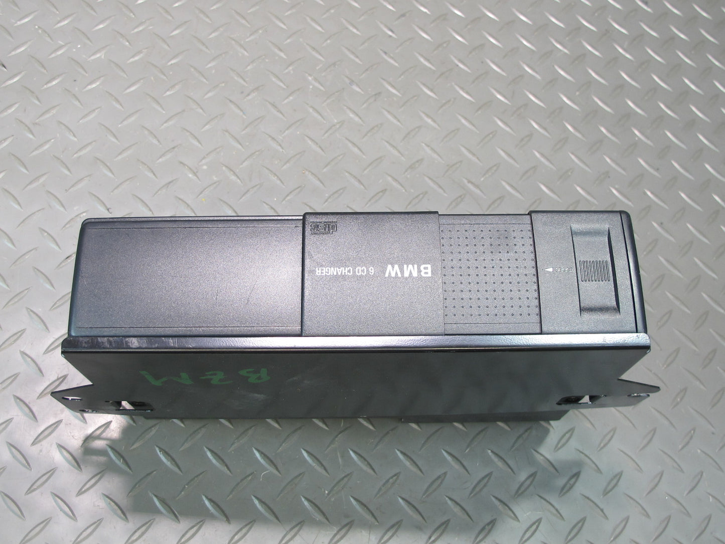 96-02 BMW E36/7 Z3 6 Disc CD Changer w Magazine & Bracket Mount OEM