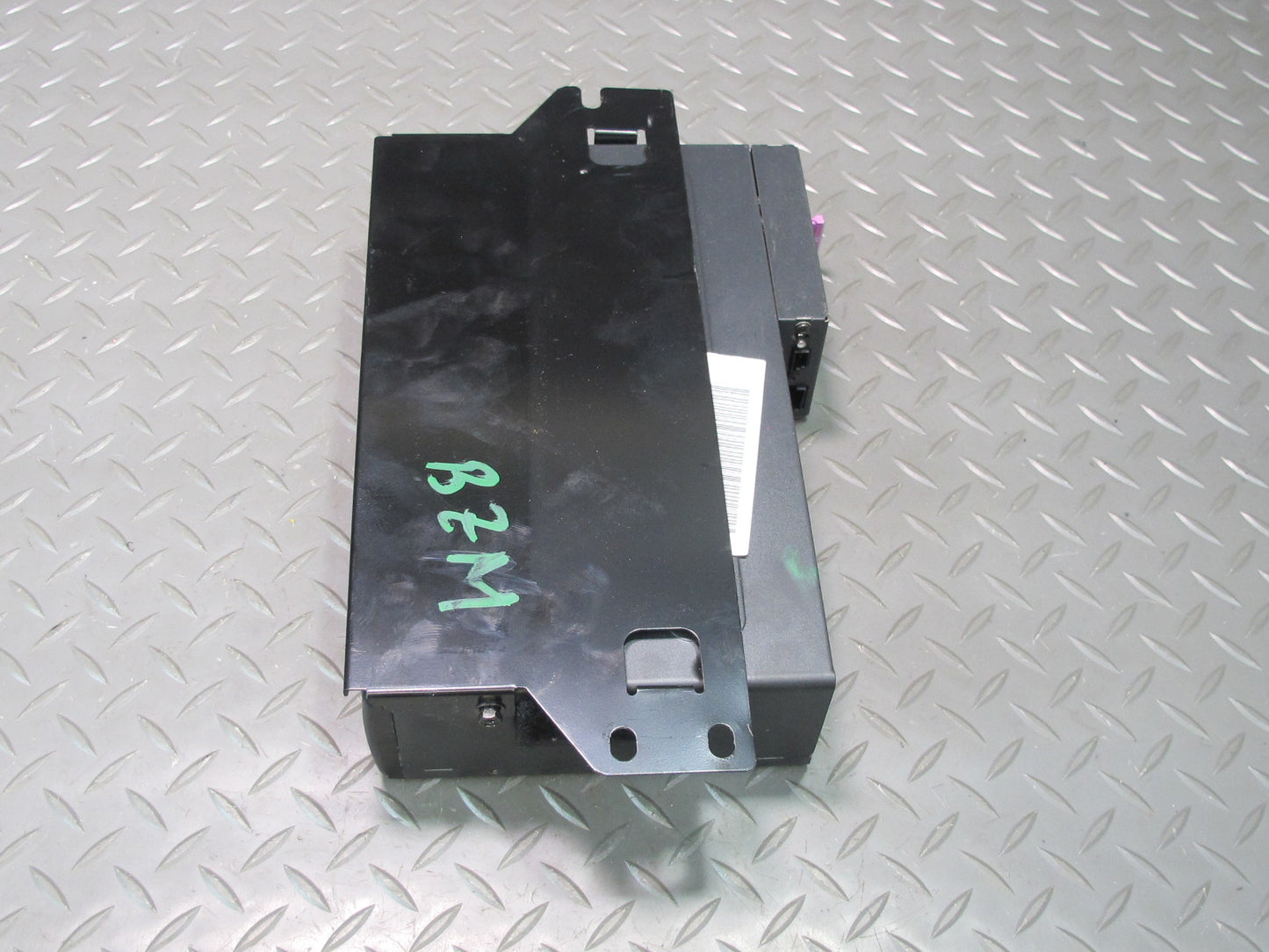 96-02 BMW E36/7 Z3 6 Disc CD Changer w Magazine & Bracket Mount OEM