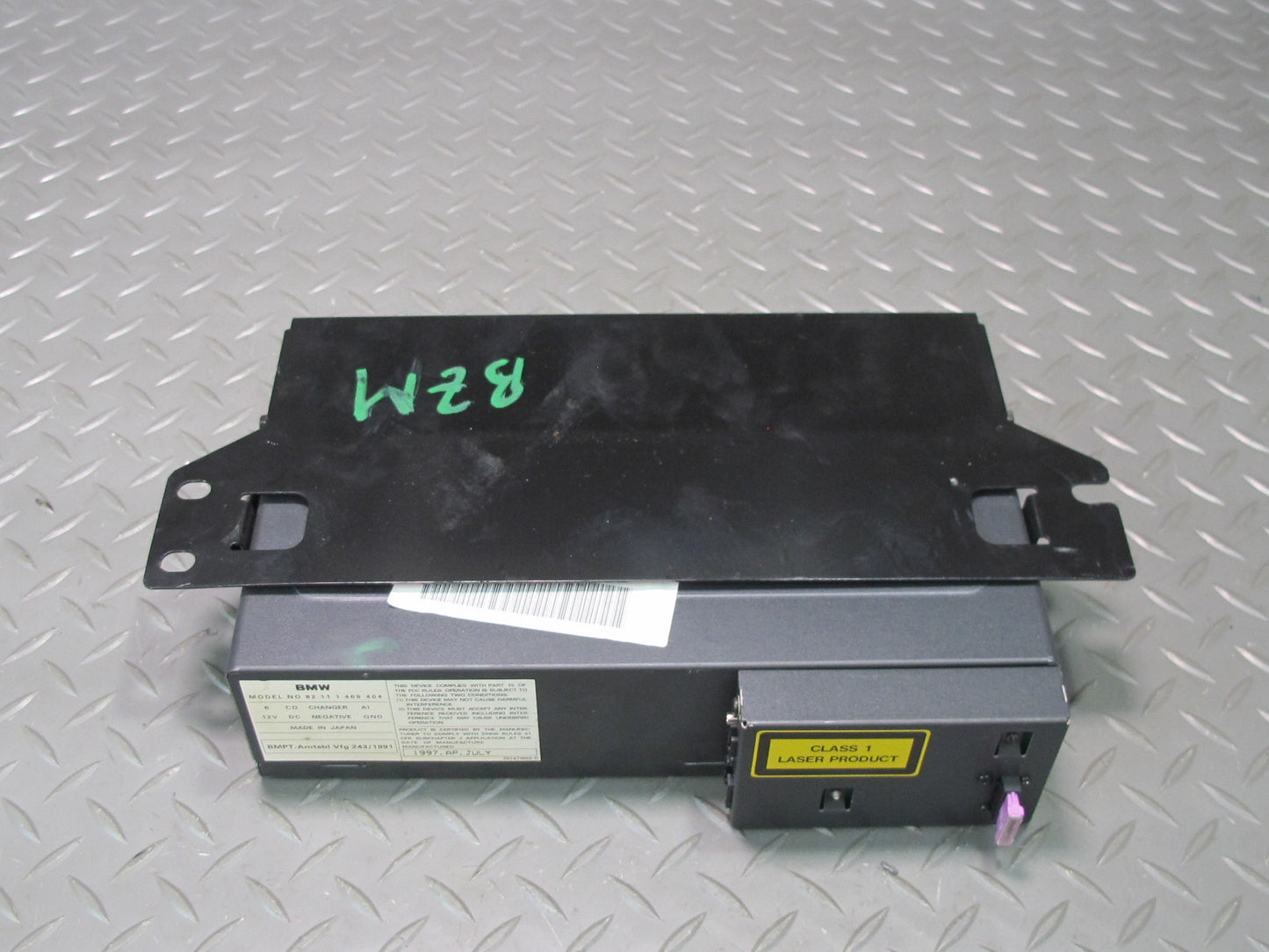 96-02 BMW E36/7 Z3 6 Disc CD Changer w Magazine & Bracket Mount OEM