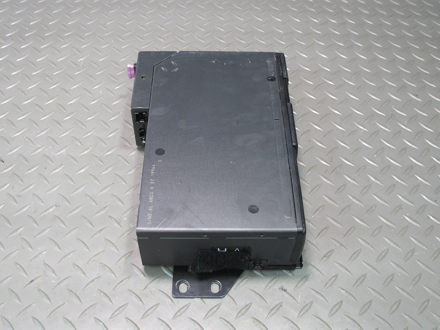 96-02 BMW E36/7 Z3 6 Disc CD Changer w Magazine & Bracket Mount OEM