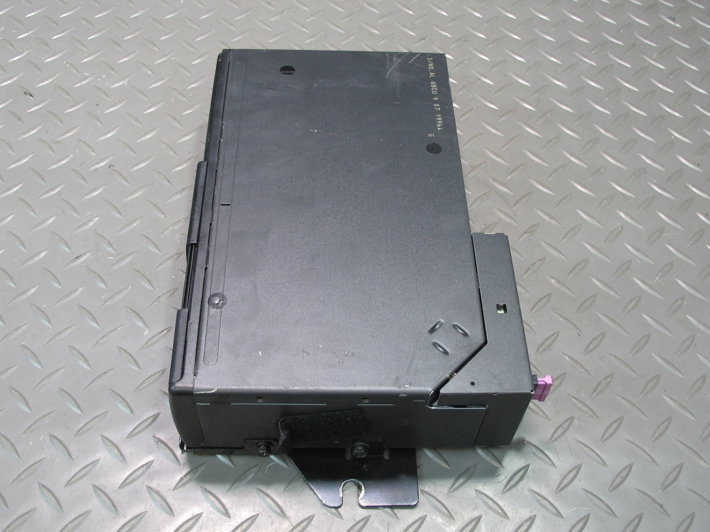 96-02 BMW E36/7 Z3 6 Disc CD Changer w Magazine & Bracket Mount OEM