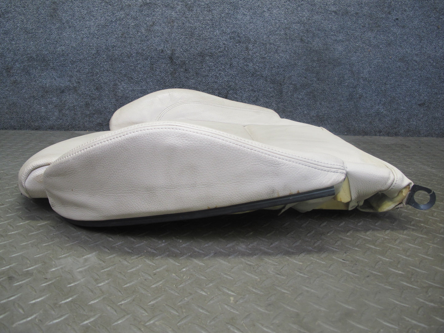 07-09 BMW E93 335i Convertible Front Right Sport Seat Lower Leather Cushion OEM