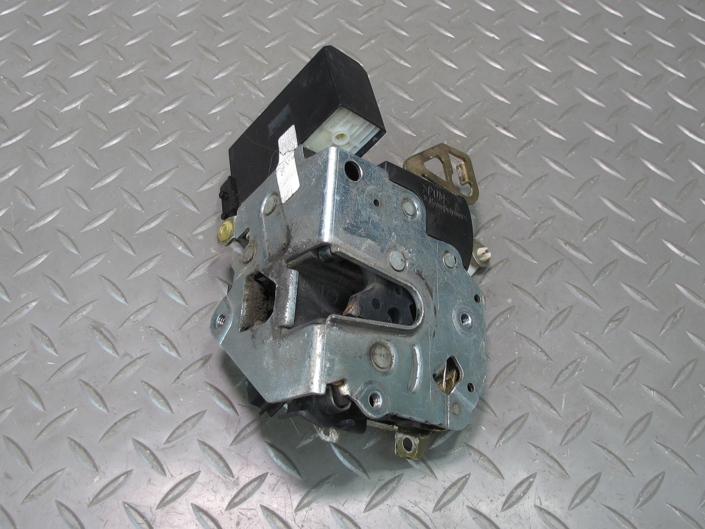 96-02 BMW E36/7 Z3 Right Passenger Door Lock Latch Actuator 8353012 OEM