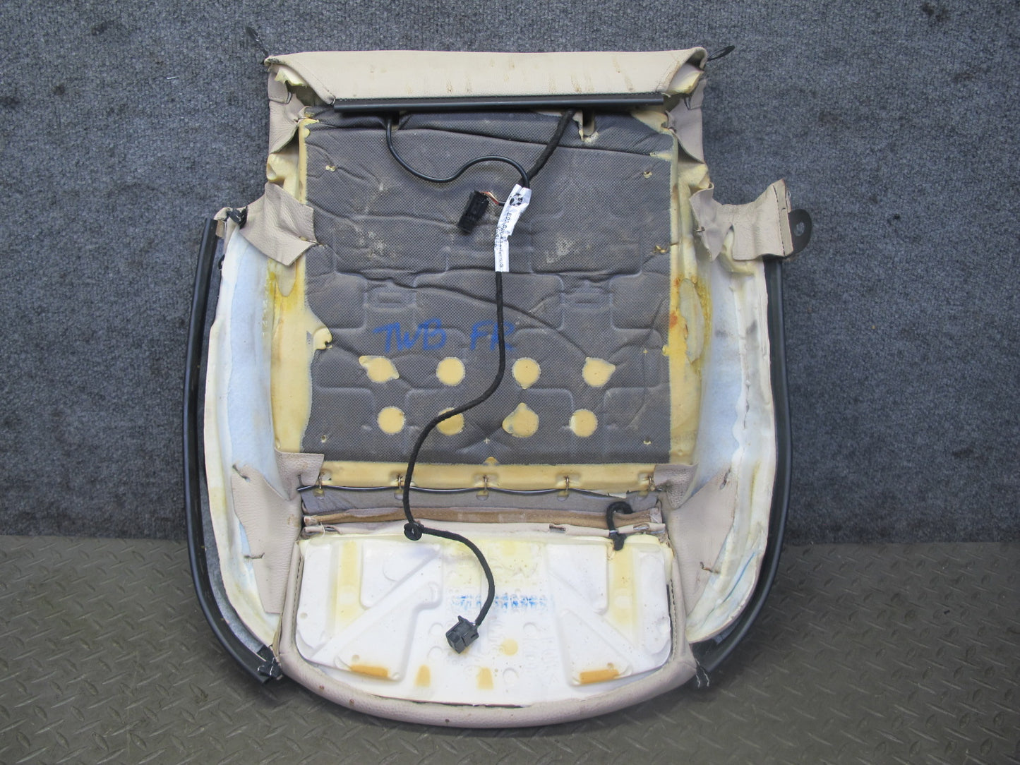 07-09 BMW E93 335i Convertible Front Right Sport Seat Lower Leather Cushion OEM