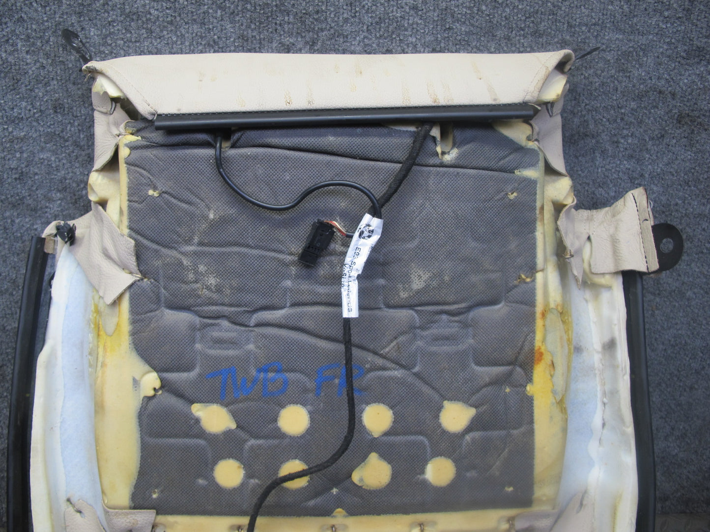 07-09 BMW E93 335i Convertible Front Right Sport Seat Lower Leather Cushion OEM