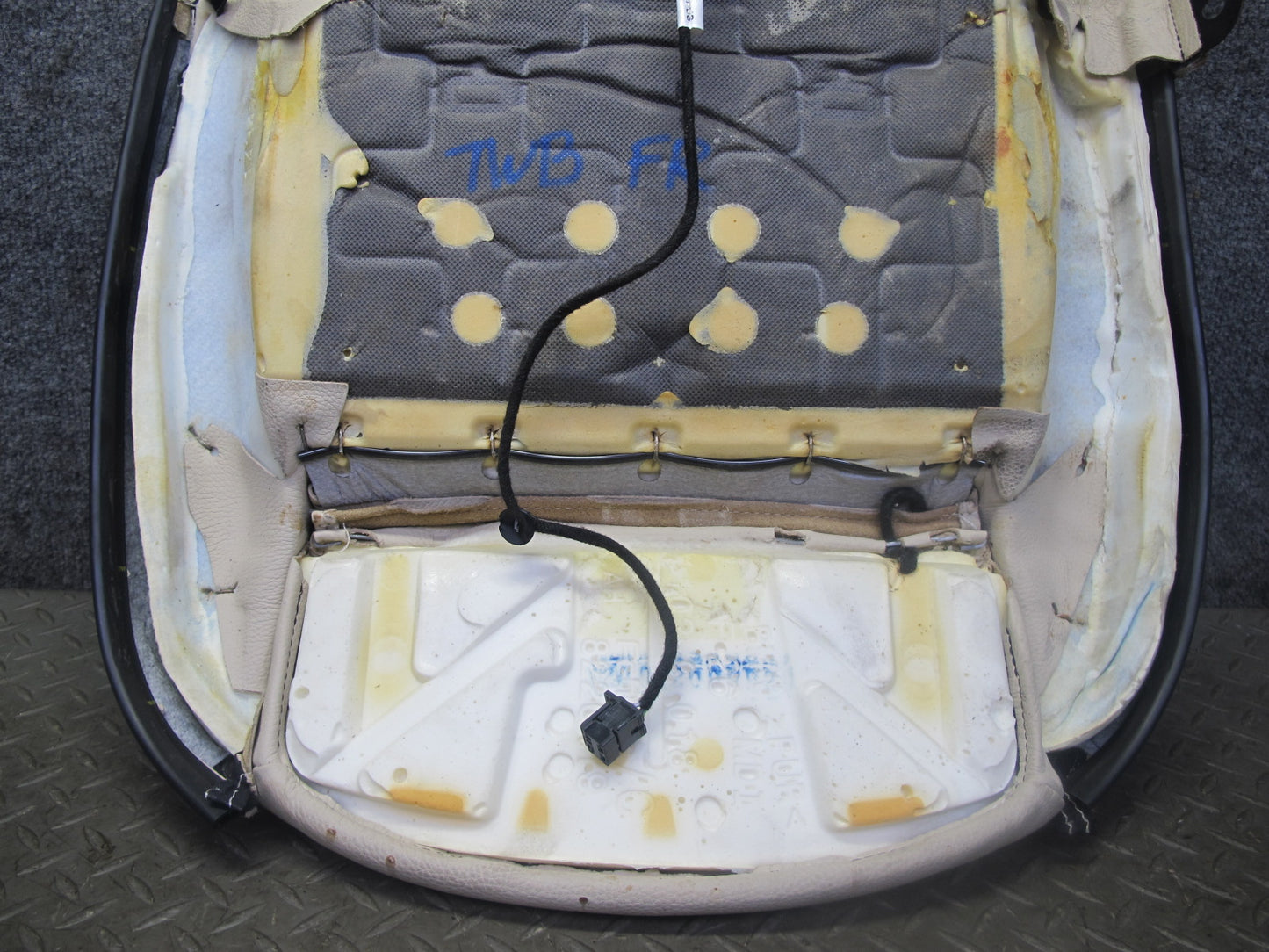 07-09 BMW E93 335i Convertible Front Right Sport Seat Lower Leather Cushion OEM