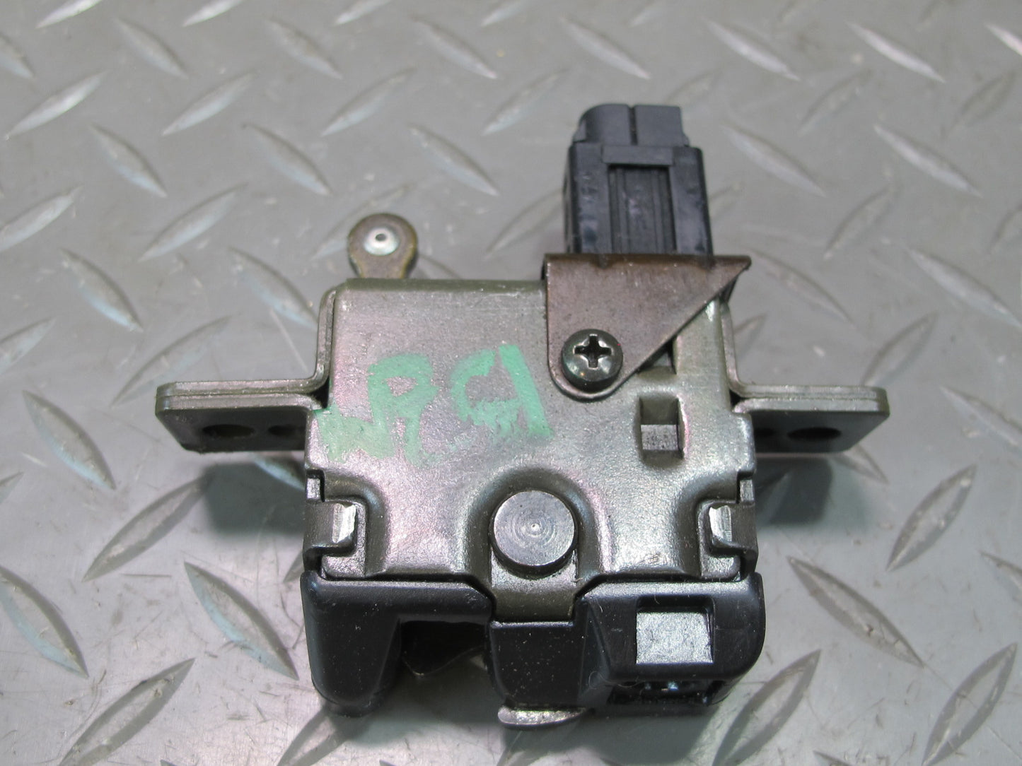 96-02 BMW E36/7 Z3 Roadster Rear Trunk Lid Lock Latch Actuator 1944690 OEM