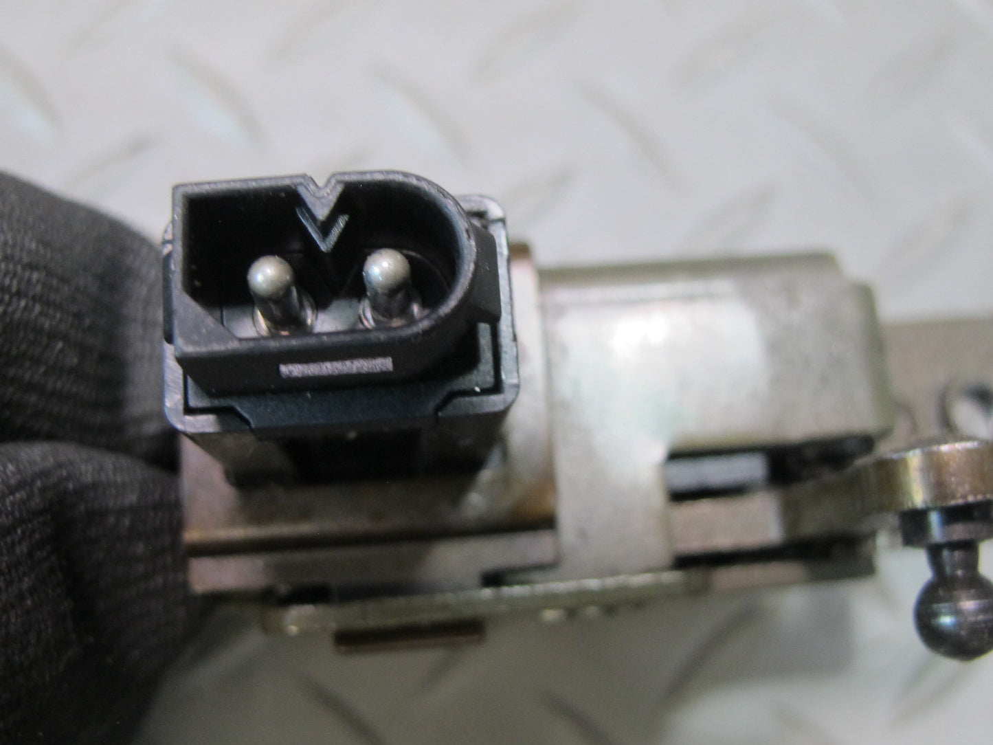 96-02 BMW E36/7 Z3 Roadster Rear Trunk Lid Lock Latch Actuator 1944690 OEM