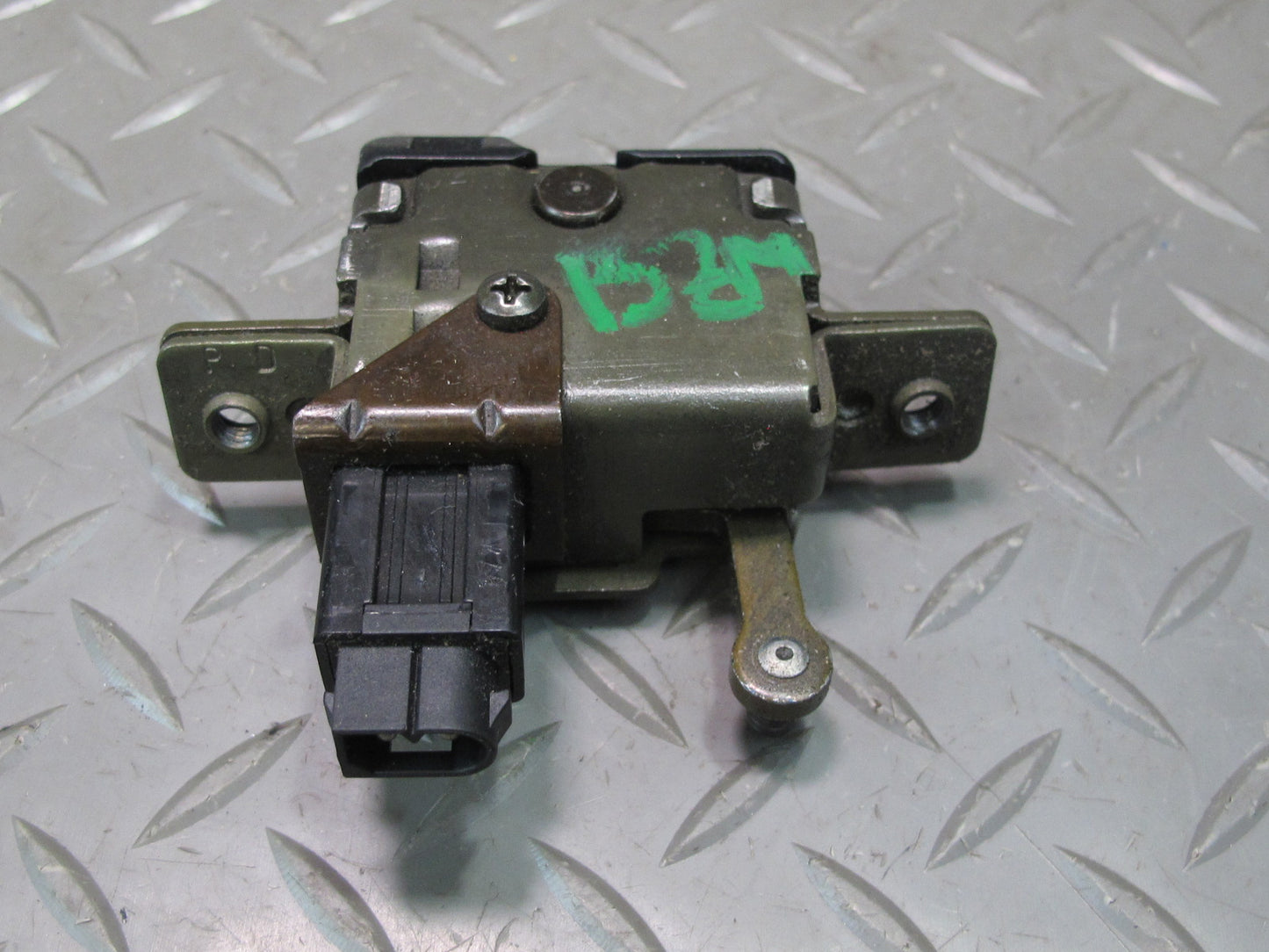 96-02 BMW E36/7 Z3 Roadster Rear Trunk Lid Lock Latch Actuator 1944690 OEM