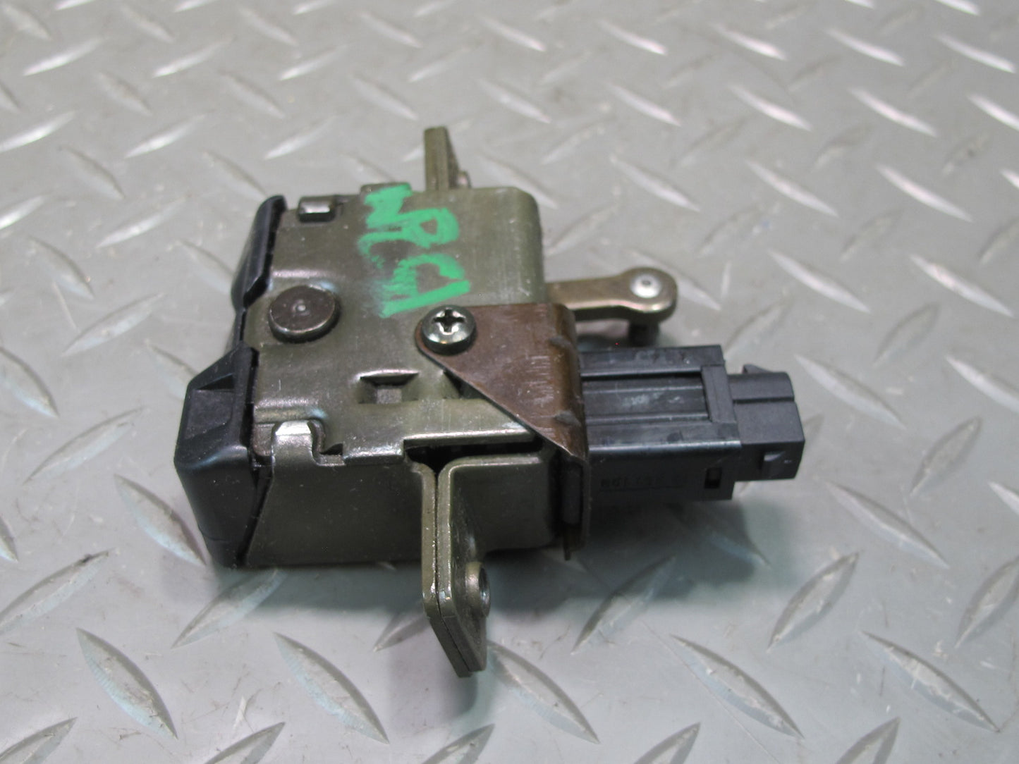 96-02 BMW E36/7 Z3 Roadster Rear Trunk Lid Lock Latch Actuator 1944690 OEM