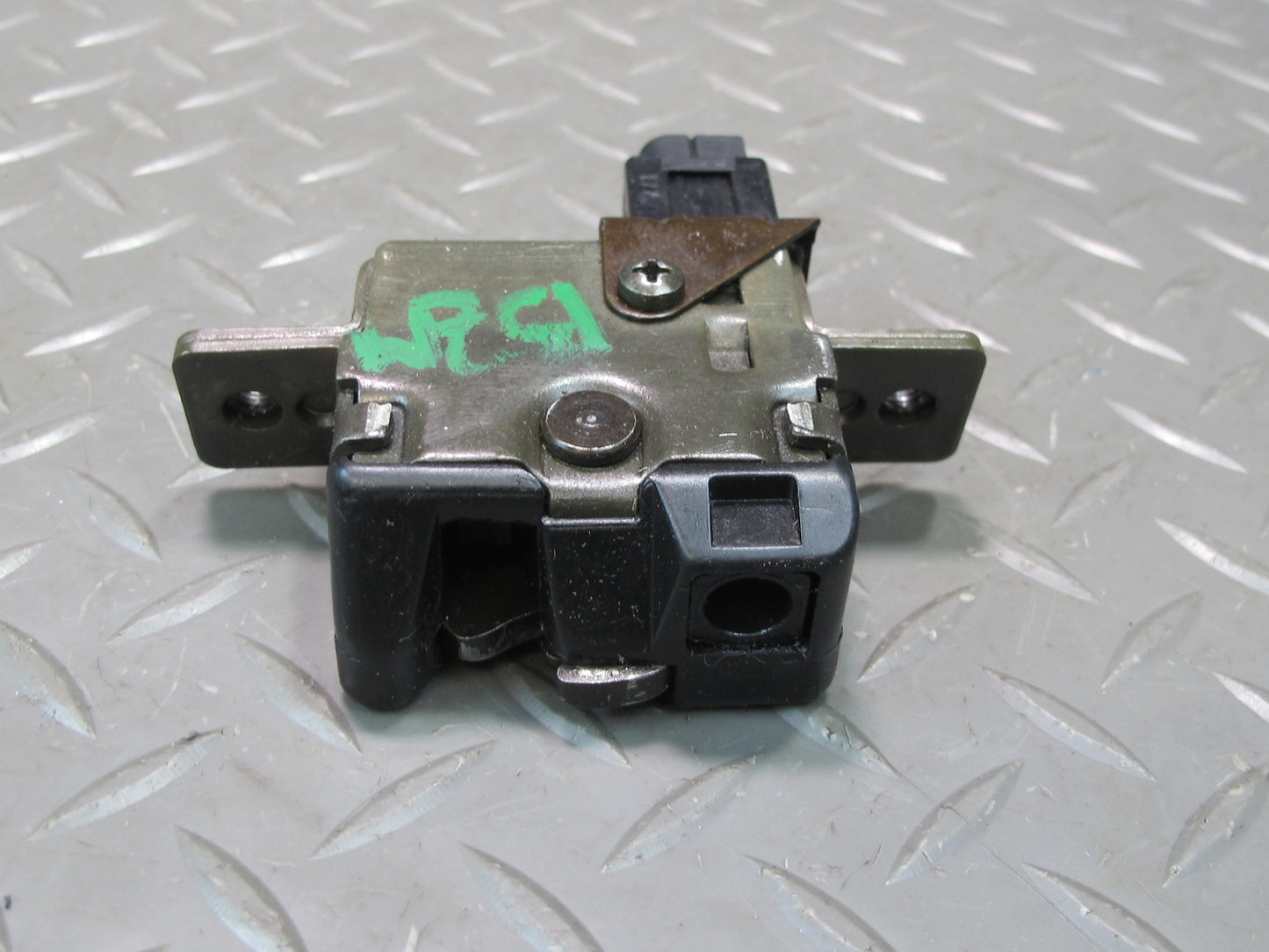 96-02 BMW E36/7 Z3 Roadster Rear Trunk Lid Lock Latch Actuator 1944690 OEM