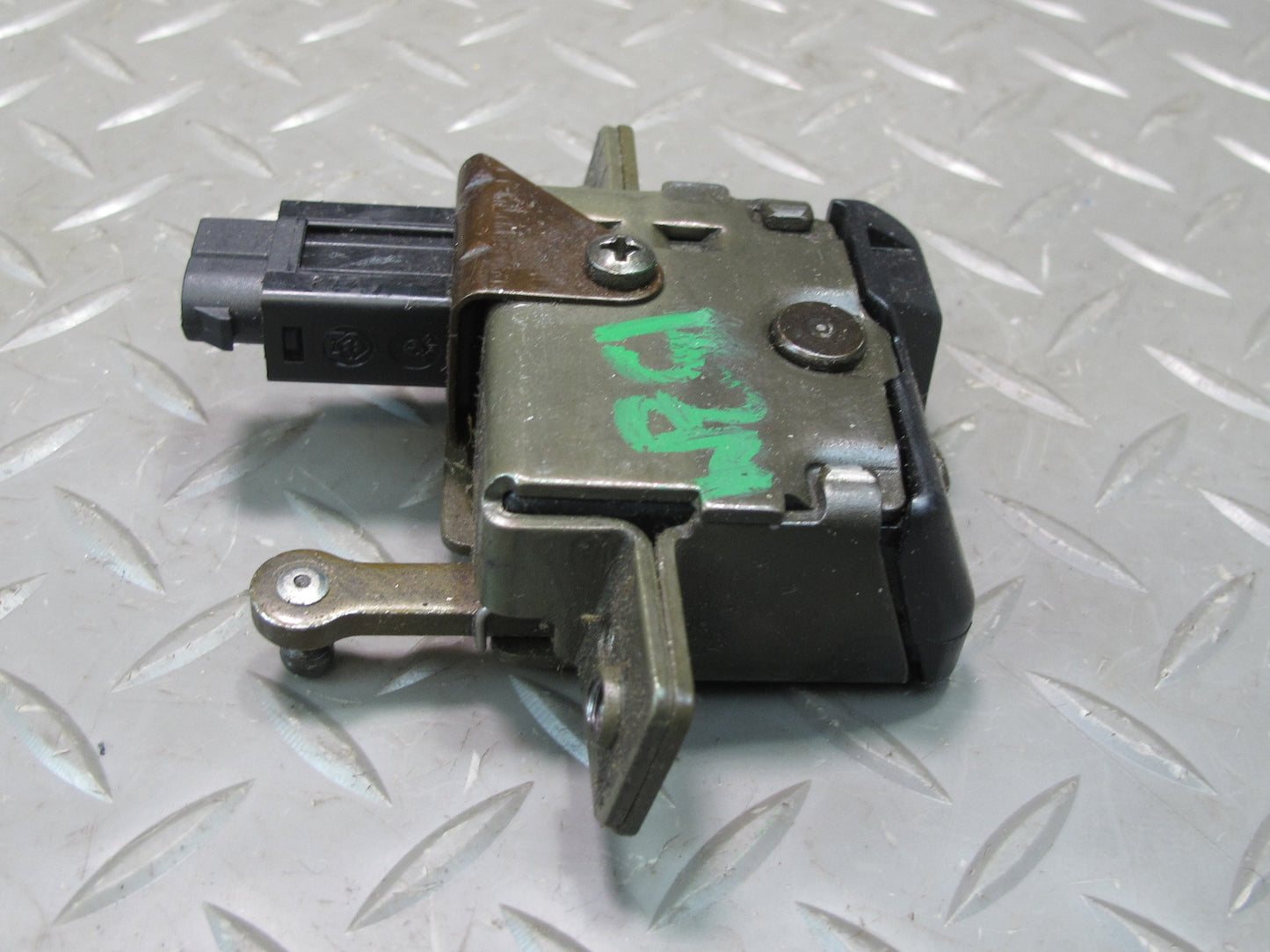 96-02 BMW E36/7 Z3 Roadster Rear Trunk Lid Lock Latch Actuator 1944690 OEM