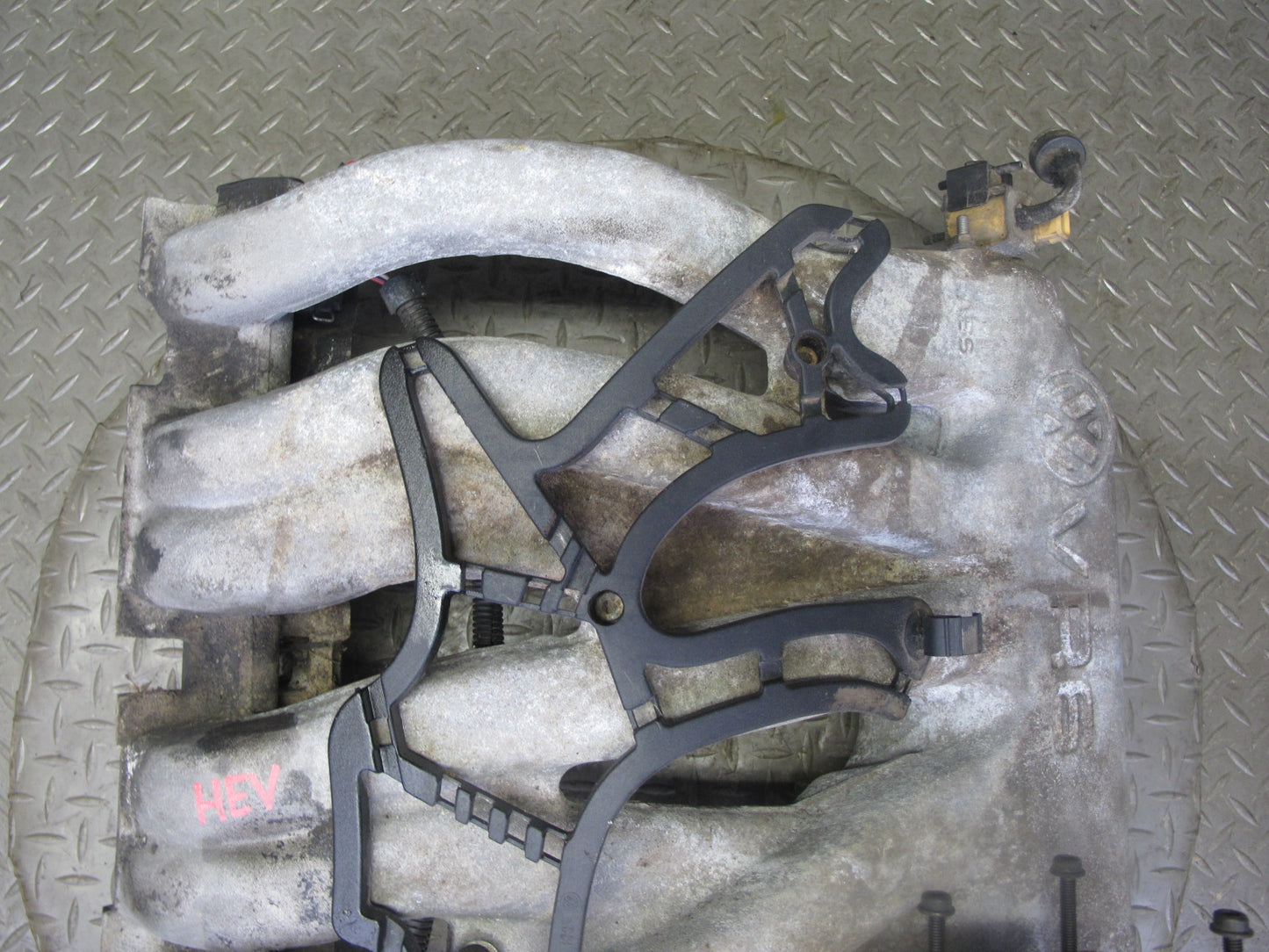 99-00 VW Eurovan T4 2.8L AES VR6 Engine Intake Manifold 021133223AF OEM