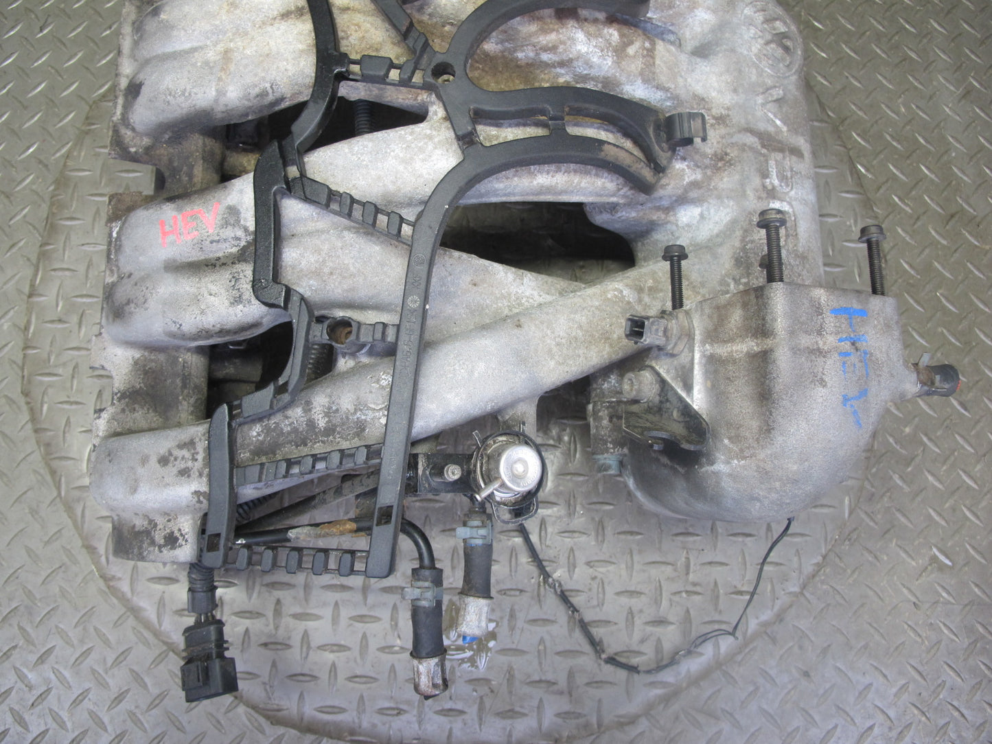 99-00 VW Eurovan T4 2.8L AES VR6 Engine Intake Manifold 021133223AF OEM