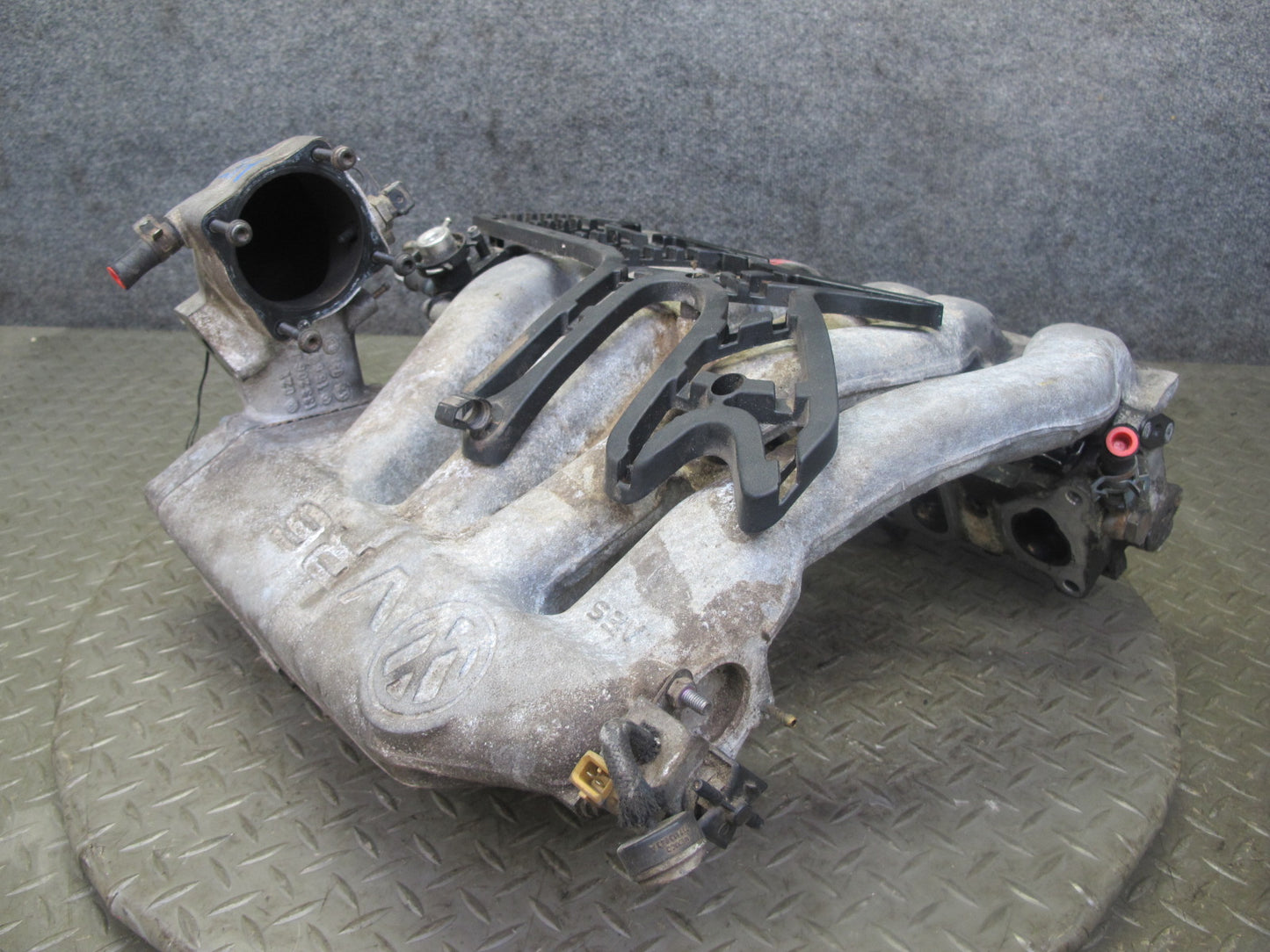 99-00 VW Eurovan T4 2.8L AES VR6 Engine Intake Manifold 021133223AF OEM