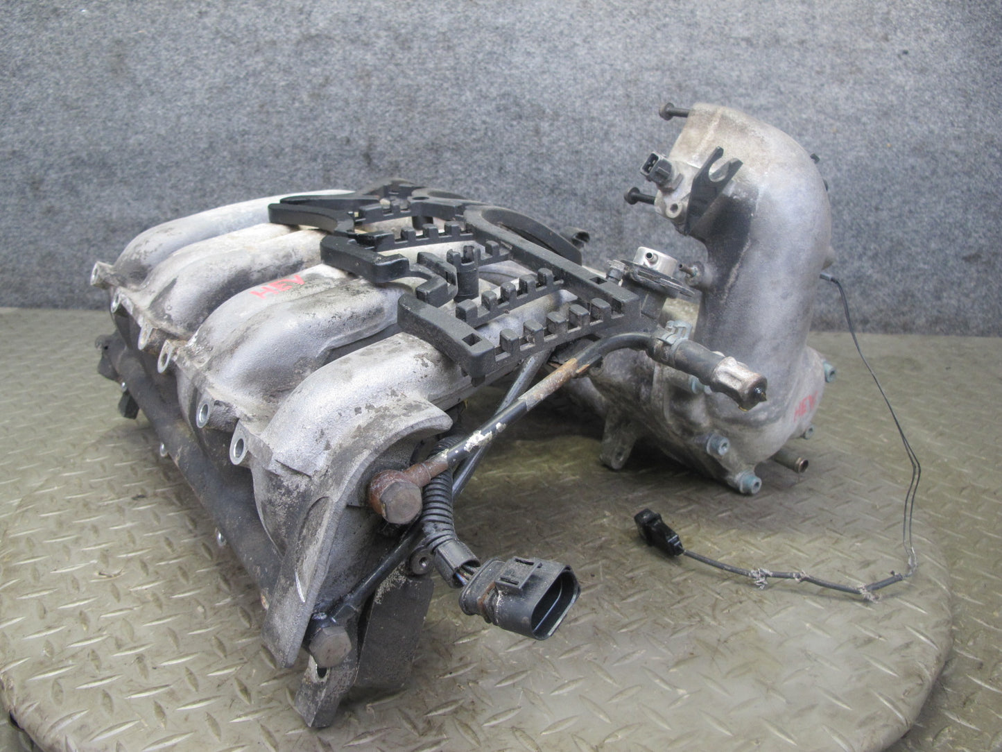 99-00 VW Eurovan T4 2.8L AES VR6 Engine Intake Manifold 021133223AF OEM