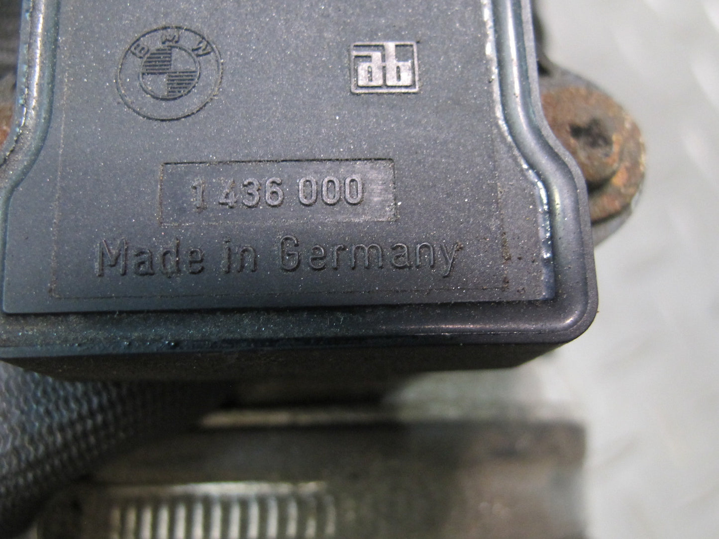 97-99 BMW E36/7 Z3 1.9L M44 Throttle Body w Boot & Valve Switch Assembly OEM